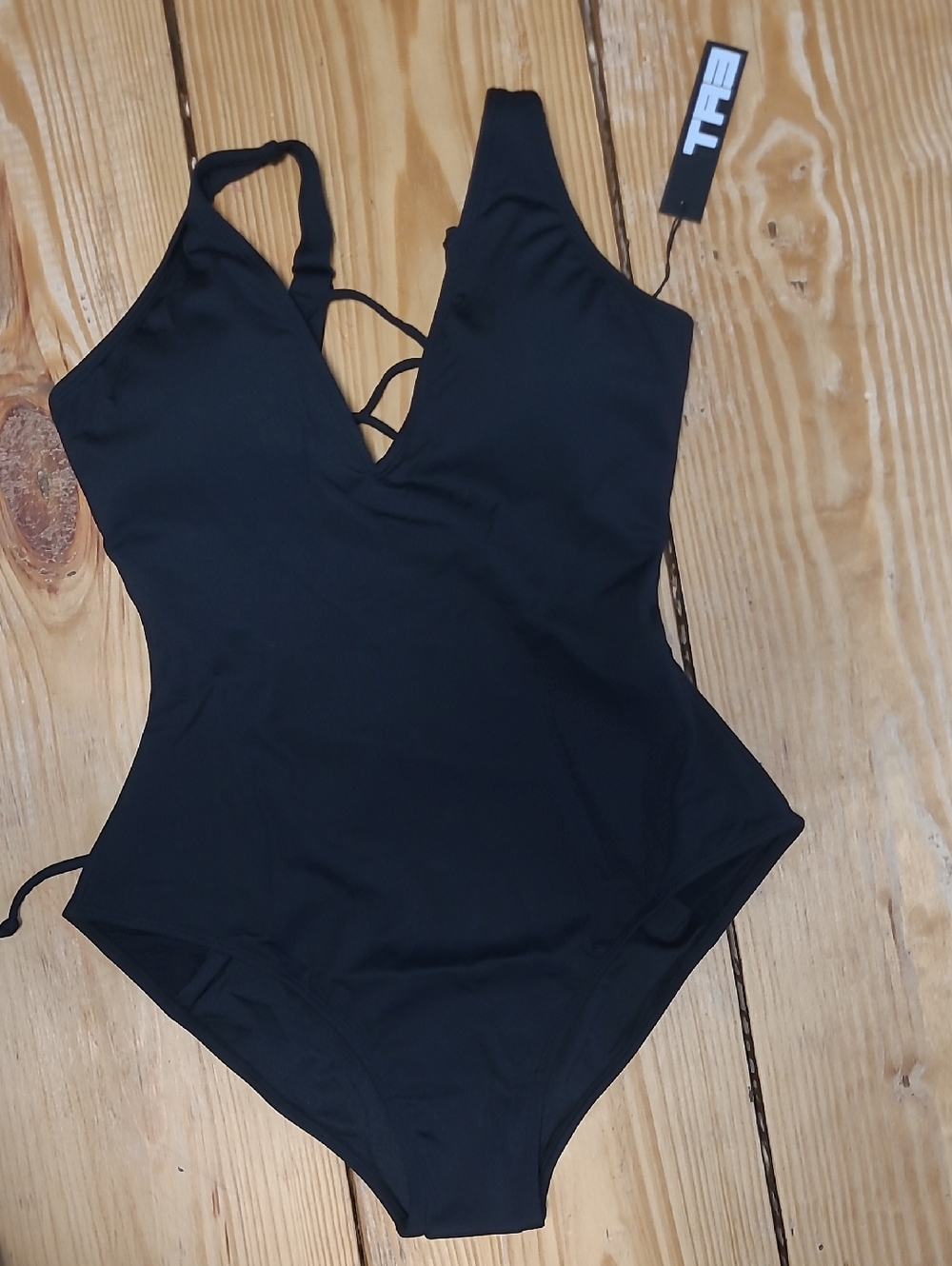 66. NWT  $175 STYLE PLUNGEY L SHORT